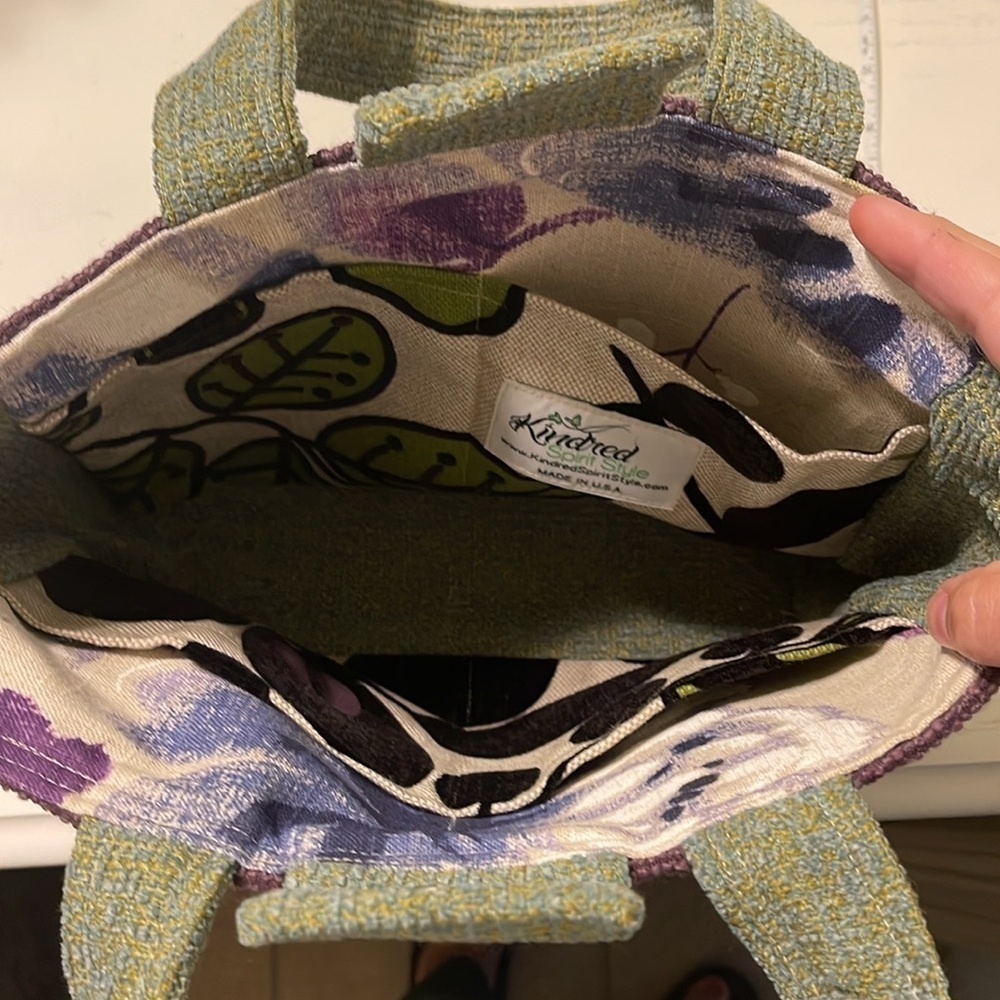 Cute fall tote. Kindred Spirit Style. - Picture 4 of 6